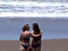 Spying Mom & not daughter Bikini - Round Ass - Beach Voyeur
