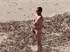Beach candid camera filmed a horny vixen