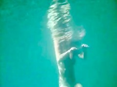 MILF full naked under the water