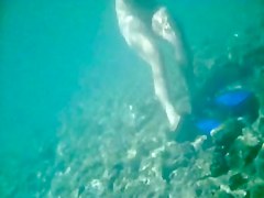 MILF full naked under the water