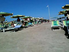 Very hawt round wazoo on the beach