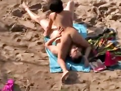 Pair sex onbeach