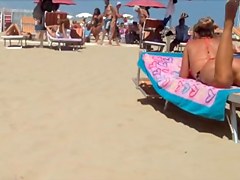 Round tan arse on the beach