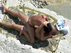 Voyeur Tapes Pair Fucking On Beach