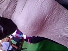 Nalgotas de milf en vestido entallado