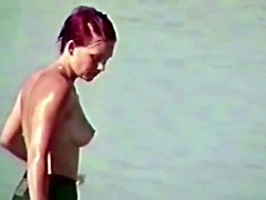 Topless beach girls i