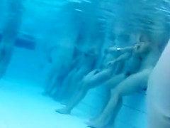 Spoon copulating under the water