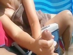 Quick handjob gives me an orgasm