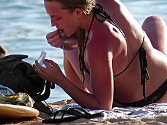 2 bonnasses a la plage