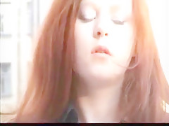 A junior redhead prefers to fingering herself