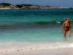 Flawless naked lasses take a dip in the ocean