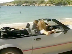 Fabulous Beach, Blonde sex scene