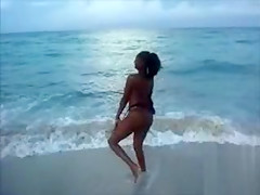Jerking off on the beach and filming hot ladies
