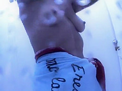 Saggy tits and a nice clitoris in the shower