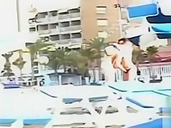 Amateur girlfriend finger fucked vigorously on the public beach