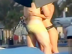 Amateur girlfriend finger fucked vigorously on the public beach