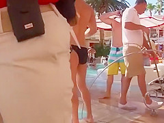 Blonde hussy has got an amazing and perfectly round behind