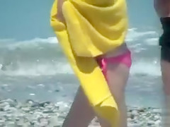 Bikini girl cameltoe in beach voyeur video