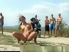 Teenager masturbating and pee at the beach!