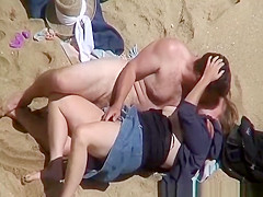 Couple fucking in the beach caught on tape