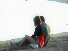 Teenage couple got horny on a beach