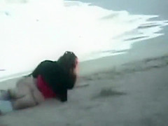 Teenage couple got horny on a beach