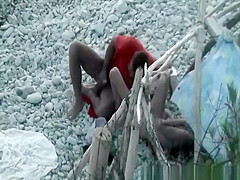 Skinny girl fuck and oral sex at beach