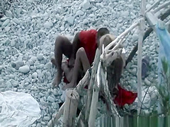 Skinny girl fuck and oral sex at beach