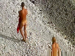 Skinny girl fuck and oral sex at beach