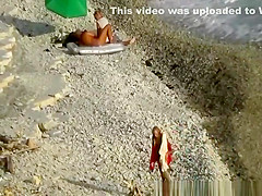 Skinny girl fuck and oral sex at beach