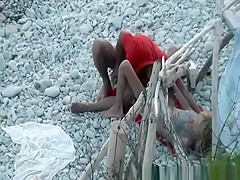 Skinny girl fuck and oral sex at beach