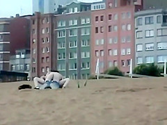 Teenage missionary fuck spied on a beach