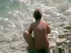 Handjob and fuck in the beach