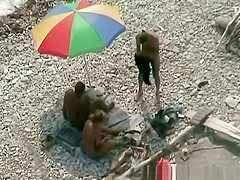 Handjob and fuck in the beach