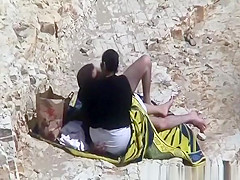Couple caught fucking in the beach rocks