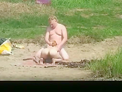 River beach oral sex and fuck