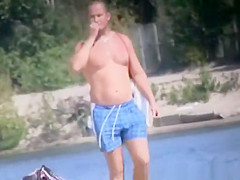 Nudist blowjob in the beach