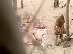 Blowjob and beach fuck