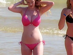 busty beach candid 2