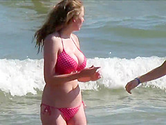 busty beach candid 2
