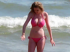 busty beach candid 2