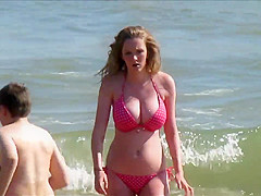 busty beach candid 2