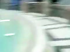 Nuda nella fontana dei quattro fiumi piazza navona  roma