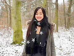 Cute girlfriend experience: quickie in woods - cum on tongue