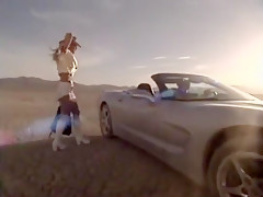 Best Blonde, Outdoor sex scene