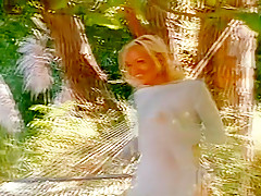 Extreme Close Up: Kira Kenner, Scene 4