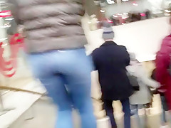 junior round ass in tight jeans
