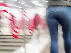 junior round ass in tight jeans