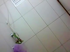 SAFADINHA NUA NO BANHO