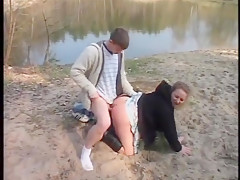 Teens ficken am See rum